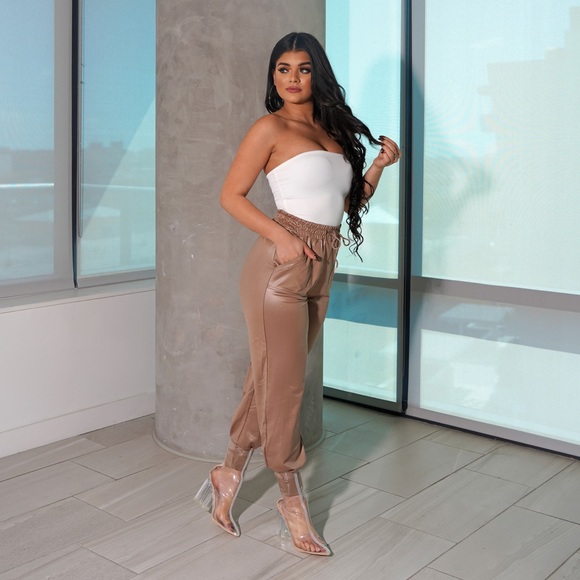 Clear Pointy Toe Chunky Heel Boot… - Picture 6 of 7